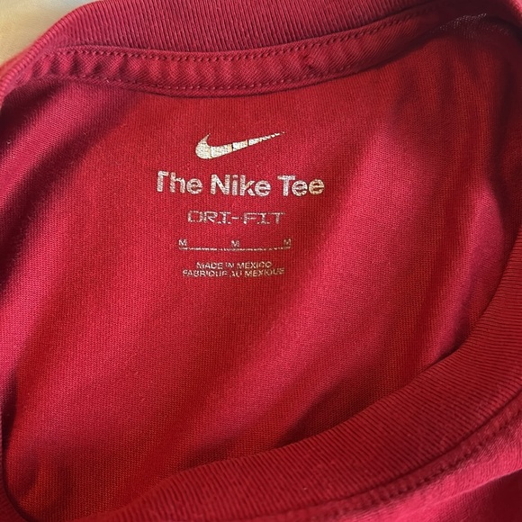 Men’s Medium Nike Red Tee - Picture 3 of 3